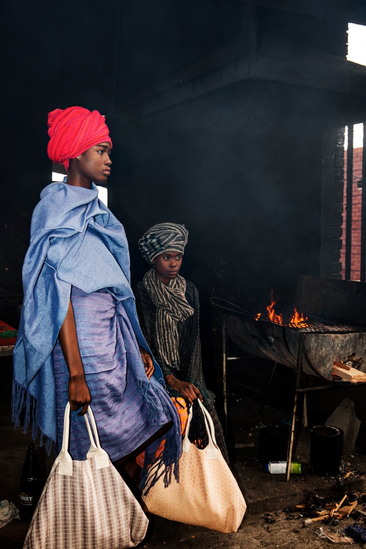 Travel Issue - ELLE SA December